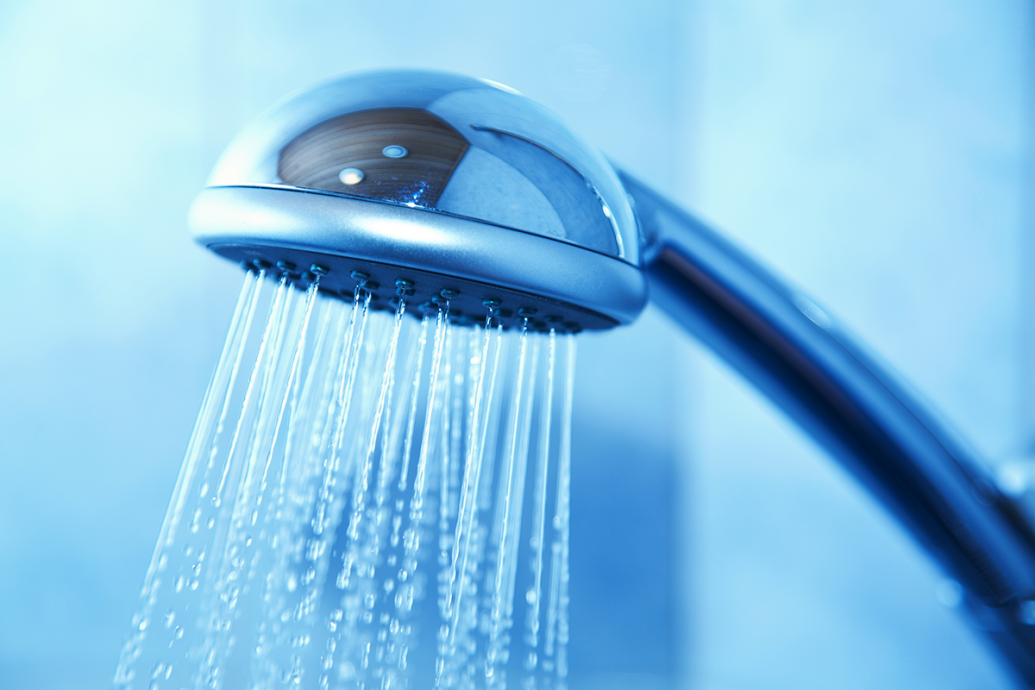 拼盘／称民众每月洗澡2-4次最为适宜　四川自来水公司：倡导节约用水