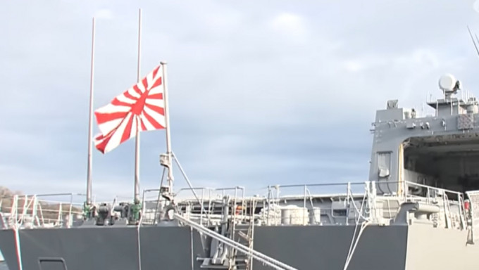 日本舰艇挂自卫队“旭日”旗 驶入韩国釜山港