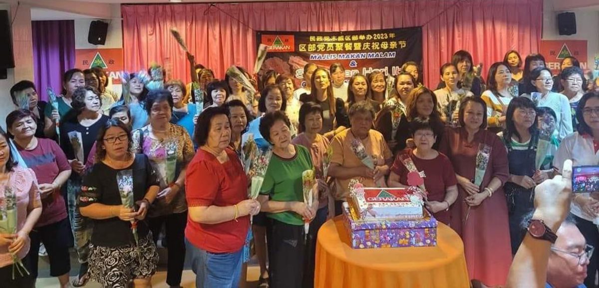 木威民政党办母亲节活动 80妈妈出席尽兴归