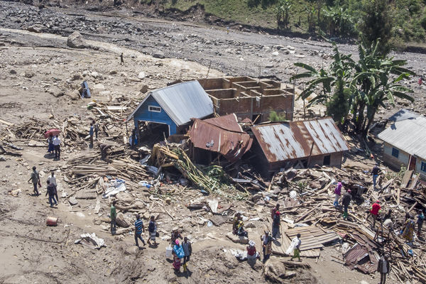 民主刚果洪灾逾400死 2婴湖上漂3天奇迹获救