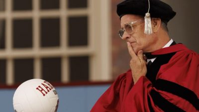 汤汉斯获哈佛颁博士学位  搞笑指对毕业生不公平