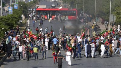 巴基斯坦前总理伊姆兰汗被捕  引发多地骚乱