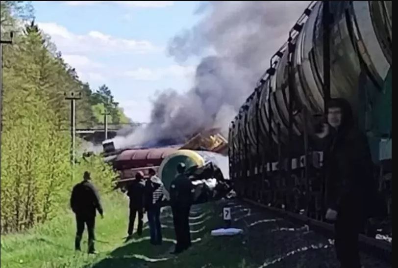 看世界)连2日传出意外！俄乌边境铁路爆炸酿20节货运车厢“脱轨”