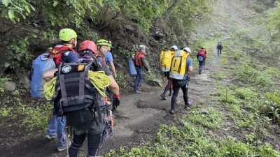 台湾飞龙瀑布溯溪团遇山洪暴发   2死5获救 仍有3人失踪