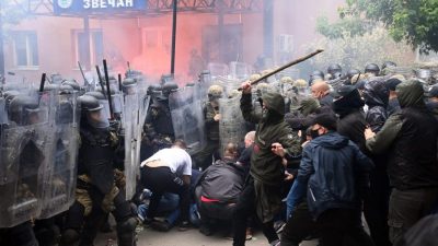塞尔维亚裔在科索沃示威  逾30北约维和人员受伤