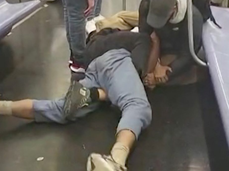 看世界／纽约露宿黑人地铁遭锁颈亡 “半认可私刑”惹关注