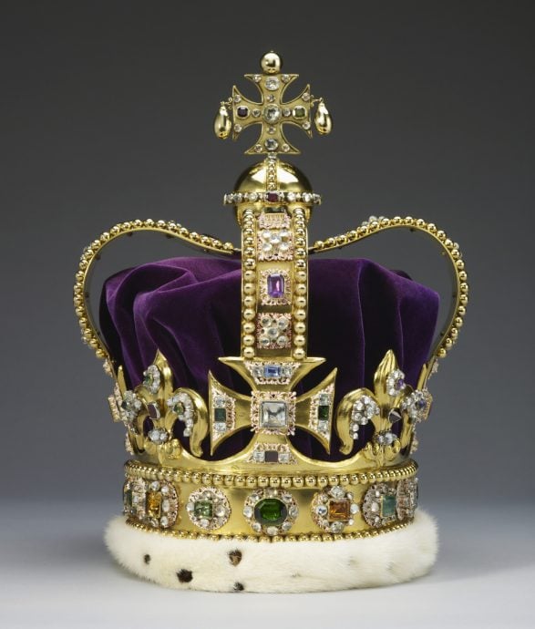 英王加冕礼看点: 穿戴首饰礼袍王冠  74岁英王将负重10公斤