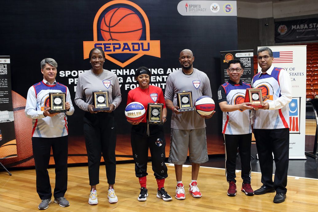 藉SEPADU计划分享体育人生  美国哈林队开启篮球友好交流