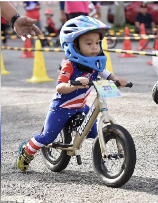 赞！2岁童明年代表大马出战平衡车世锦赛