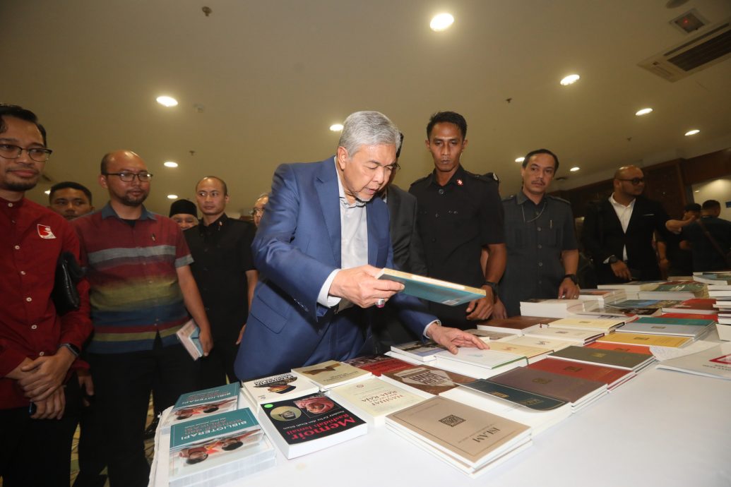 阿末扎希出席马来思想家西迪法兹的理念研讨会闭幕仪式