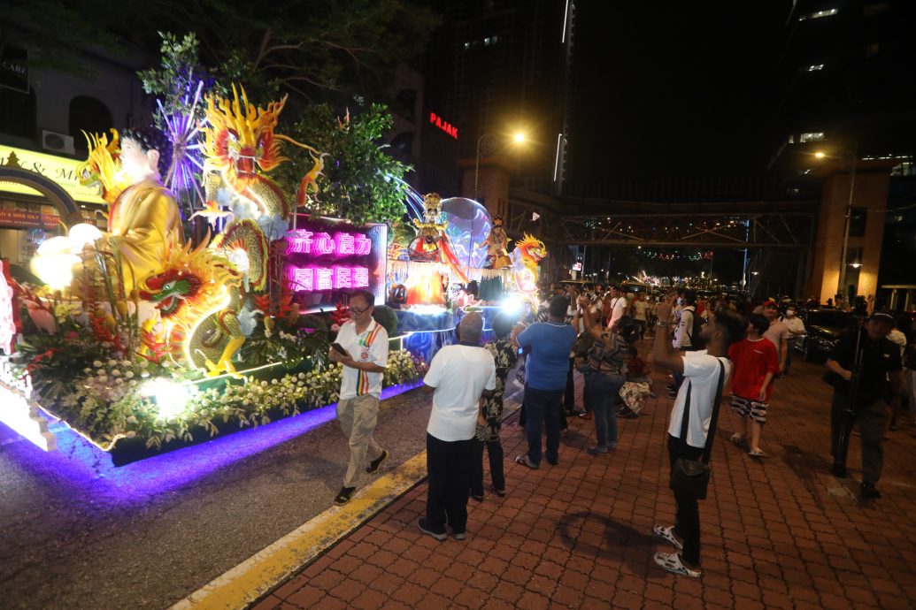 隆十五碑锡兰佛寺 花车游行法喜充满