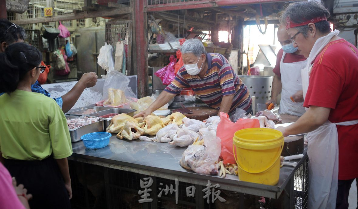 霹：封面主文／怡巴刹鸡档现杀现卖 华林市宰鸡场 明年喊停