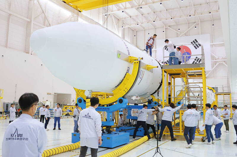 韩自研火箭“世界号”明天第3次发射 如今安置发射区