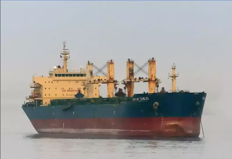 香港货船在苏伊士运河搁浅 经救援后成功脱险