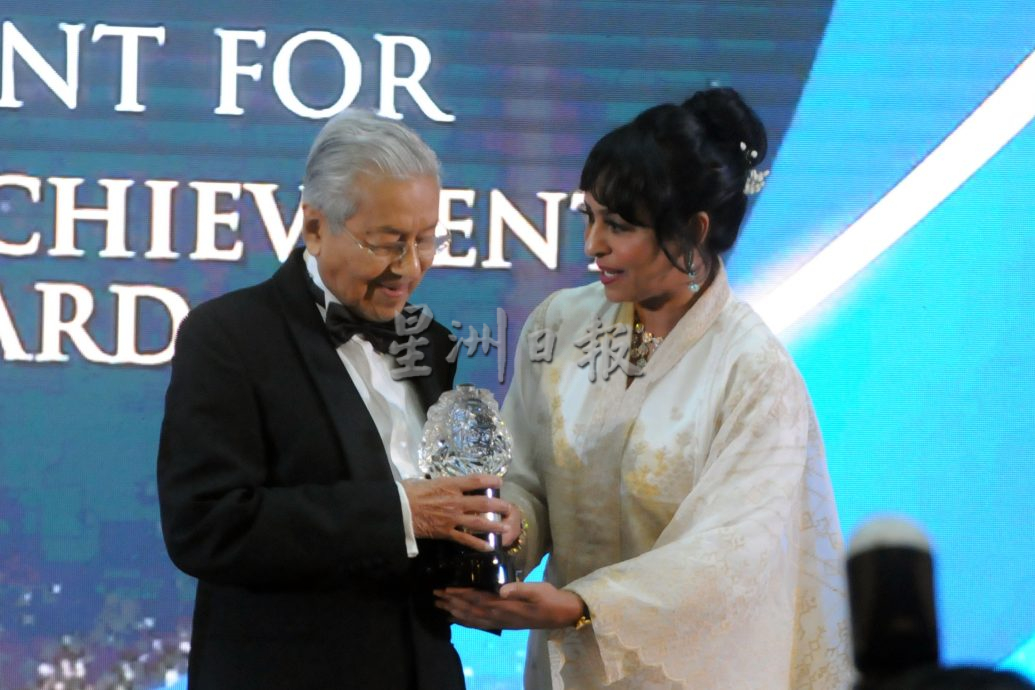 （全国版）国际商业评论全球海事与航天奖颁奖典礼 马哈迪获终身成就奖