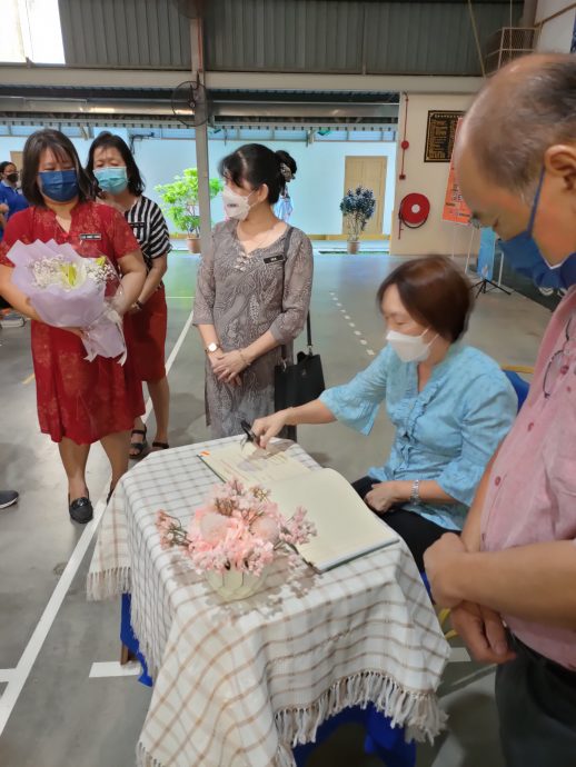 圣母女中老师郭婷婷荣休