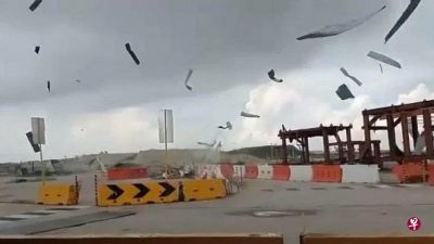 樟宜机场T5工地刮“龙卷风” 铁片路障乱飞骇人