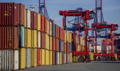 德国批准中国航运巨擘 入股汉堡港集装箱码头