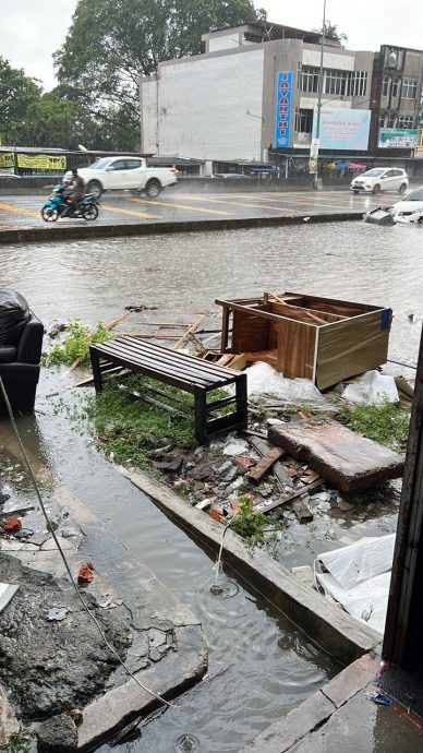 路面逢雨必灾殃及家具店 | 玛丽约瑟芬促市政厅找出问题症结对症下药