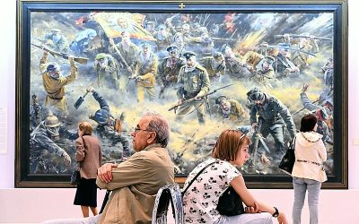 Art on war footing displayed at new show in Moscow