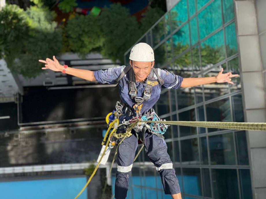  23岁男当高楼绳索技术员  “没有多少人有勇气和愿意”