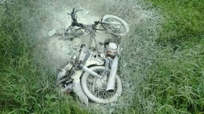 轿车爆胎失控撞2摩托车  14岁骑士伤重死亡