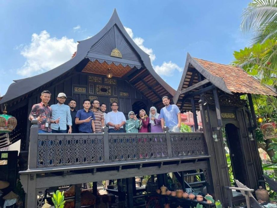 《东游记》：摄影师花2年拯救百年丹州马来传统老屋--Rumah Tiang 12