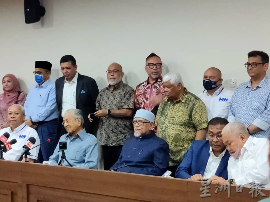《马来人宣言》开圆桌会议·敦马、哈迪同台 慕尤丁没现身