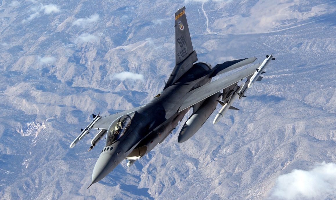 不明飞机闯华盛顿上空 F-16超音速紧急拦截 巨响惊动民众