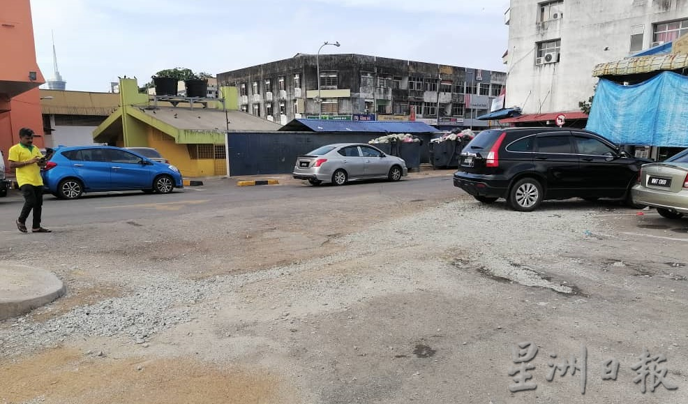 东：关丹大巴刹停车场提升工程料28日前竣工。