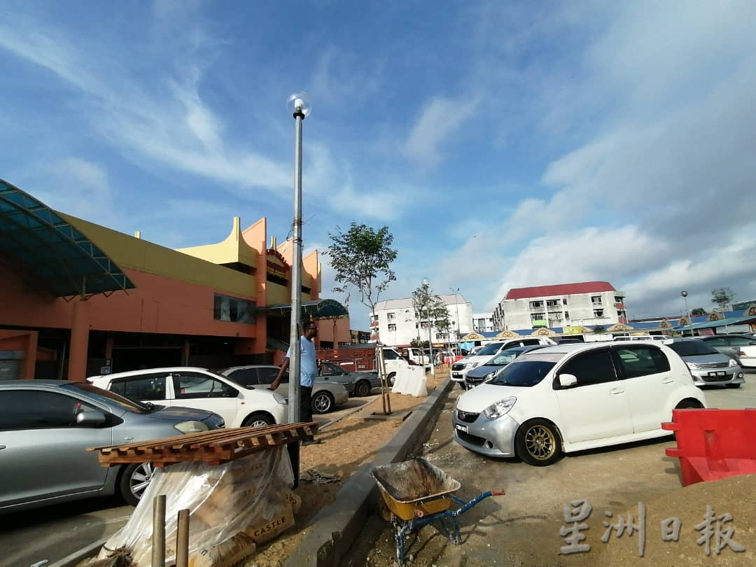 东：关丹大巴刹停车场提升工程料28日前竣工。