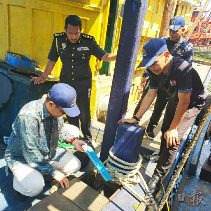 東：吉蘭丹州貿消局海陸出擊，在幾項取締行動中共充公了3萬2752公升非法擁有的柴油。