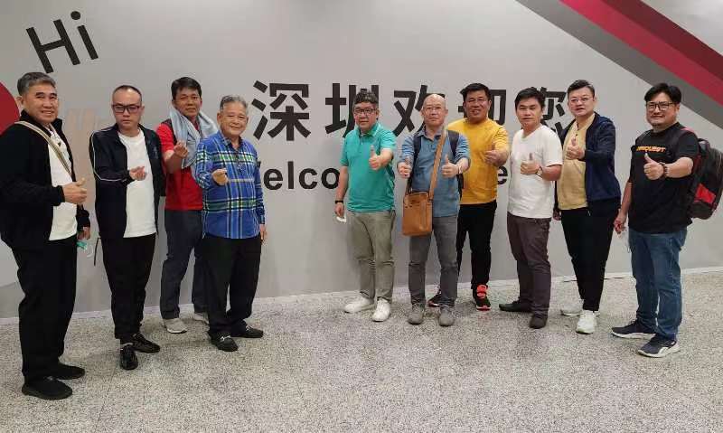 东：马来西亚深圳总商会率领华青，到访中国深圳，与当地企业进行交流及学习，并探索合作机会。