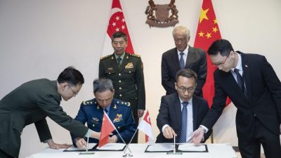 中国与新加坡同意设立高级别国防热线
