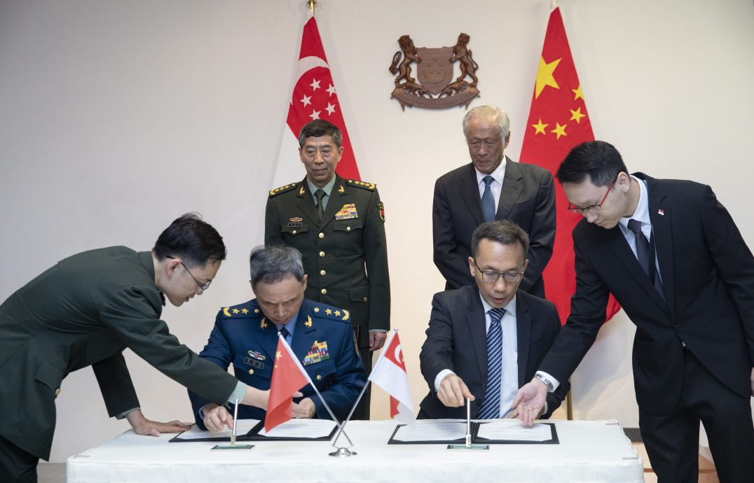 中国与新加坡同意设立高级别国防热线