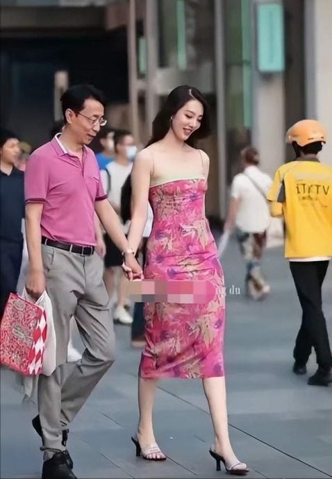 中国国企负责人与女同事牵手逛街遭偷拍　疑涉婚外情遭免职