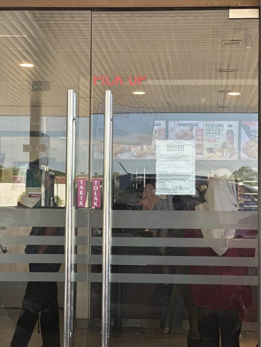 丹州KFC断水2个月 苦苦营业只允许打包