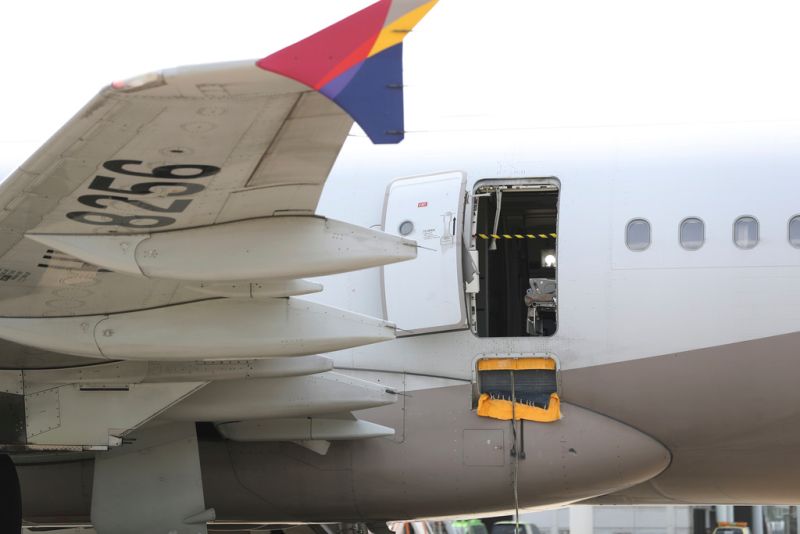 乱开飞机逃生门代价大！韩亚航空损失重　估维修费用达228万