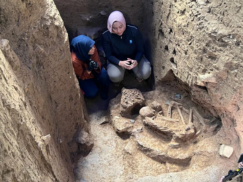 国大考古研究团队在话望生发现史前人类骨骸，惟能吉里水坝工程一旦完工及启用，该地区大部分具有考古价值的洞穴将被淹没。
