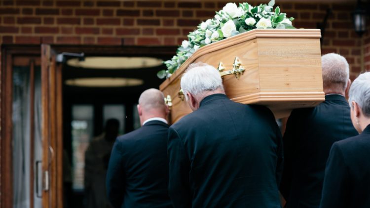八分之一男性葬礼上带保险套「以防万一」　性学家：悲伤更刺激性欲