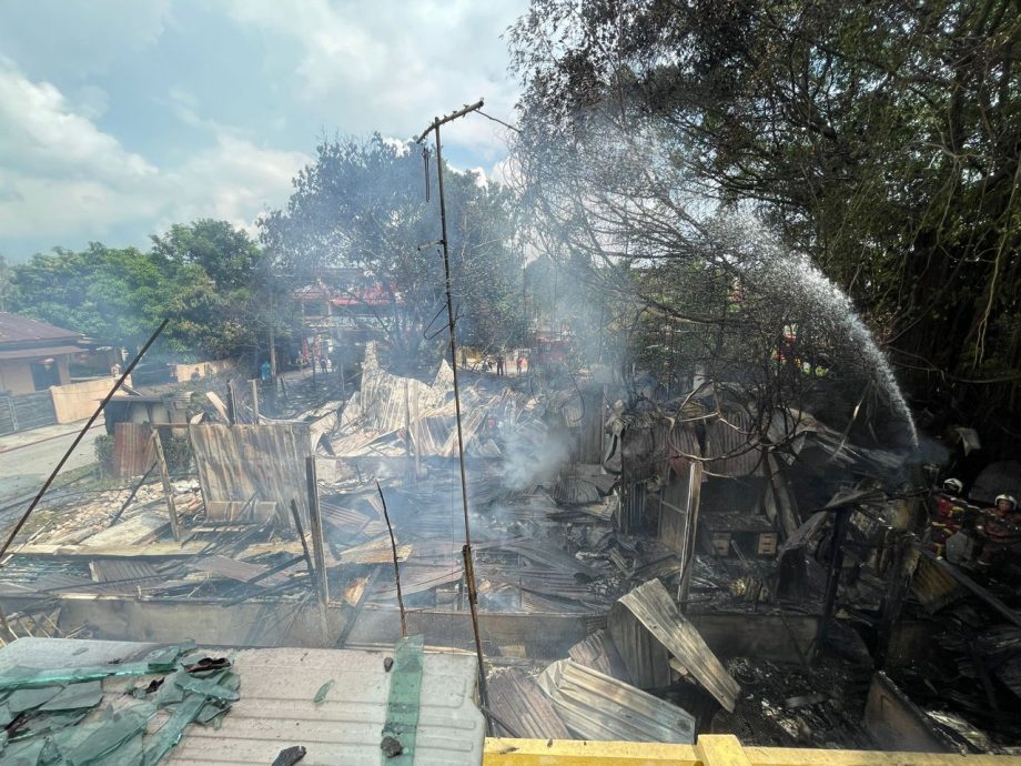 增江南区3木屋发生火灾·无人伤亡