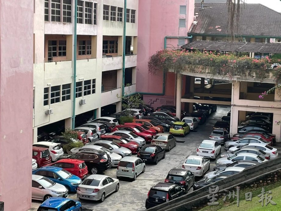 士拉央医院设升降式停车场！增车位 每小时RM2获好评