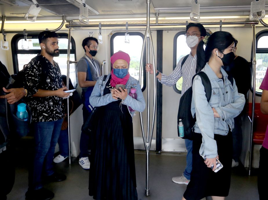 大都会/ME03头/搭公交或无需戴口罩，民众不赞同“脱罩”