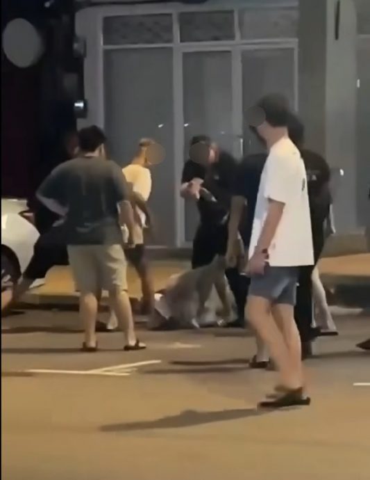 居銮街上群殴一人  受害者遭套塑料袋 拳打脚踢