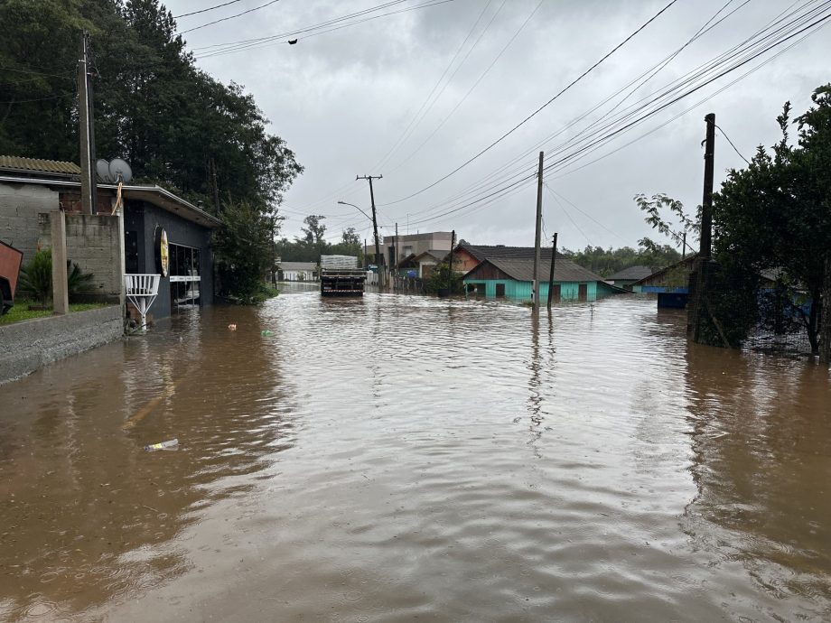 巴西南部飓风来袭酿13死 4人下落不明
