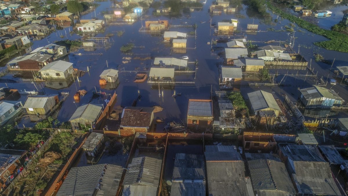 巴西南部飓风来袭酿13死 4人下落不明