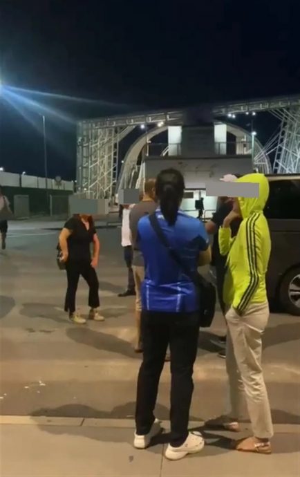 拚图)中国游客深夜被遗弃意大利街头　旅行社：司机不熟路且拒加班