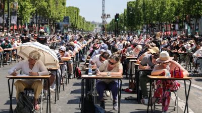 巴黎举行世界最大型默书比赛　逾5000人参与