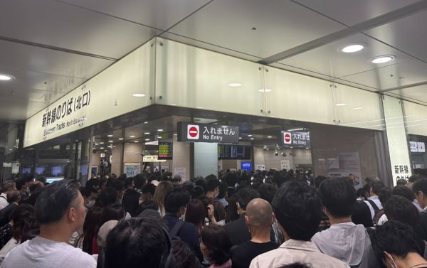 新干线停驶22小时！名古屋东京、大阪、车站塞爆　乘客挤满大厅 |