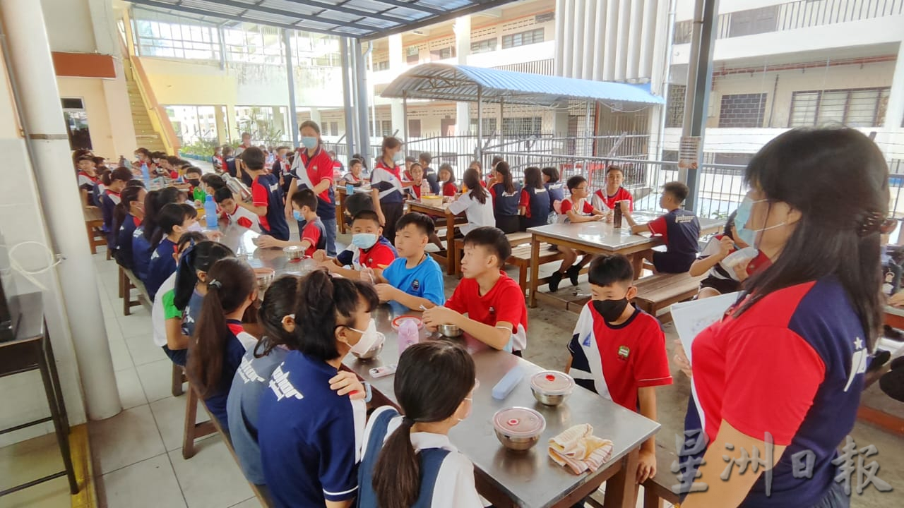 柔：【特稿】：校园营养餐（上篇）： 摒弃传统食堂 营养餐学校要让学生吃得营养又健康